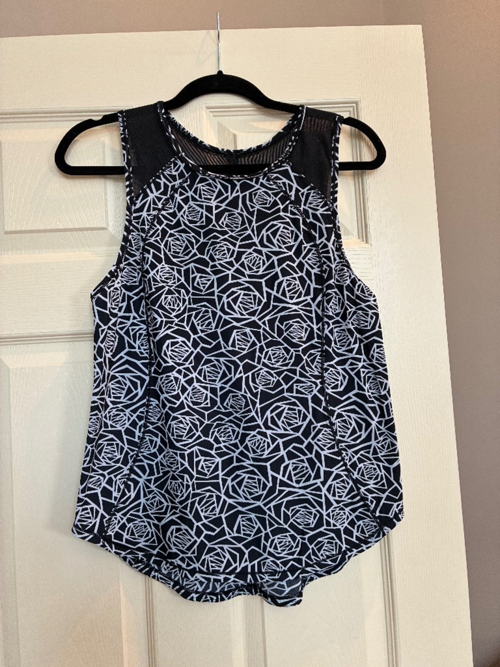 Lulu Lemon Black/White Print Tank Top sz 10